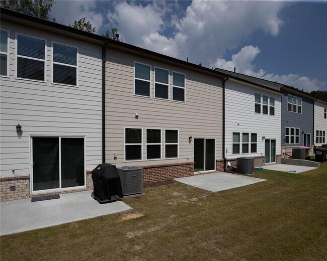 Building Photo - 2425 Livi Ln