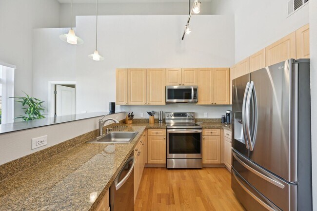 Building Photo - 5677 S Park Pl