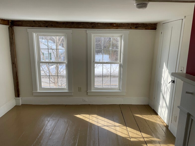 Building Photo - 300 NH-25