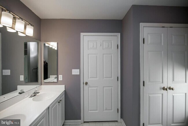 Building Photo - 30 Bridle Ct