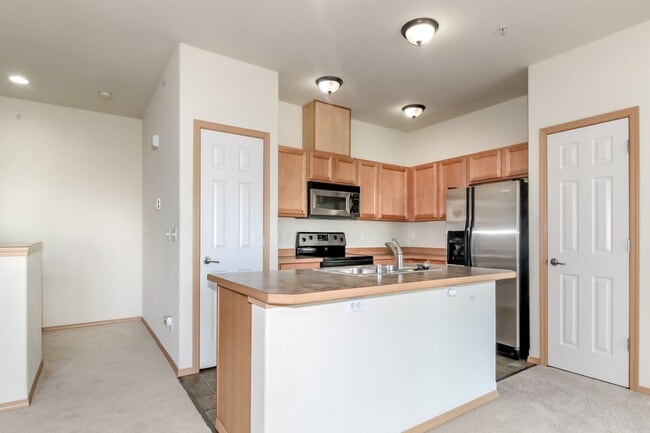 Building Photo - 2-Bedroom DuPont Condo with New Interior Paint and Carpet