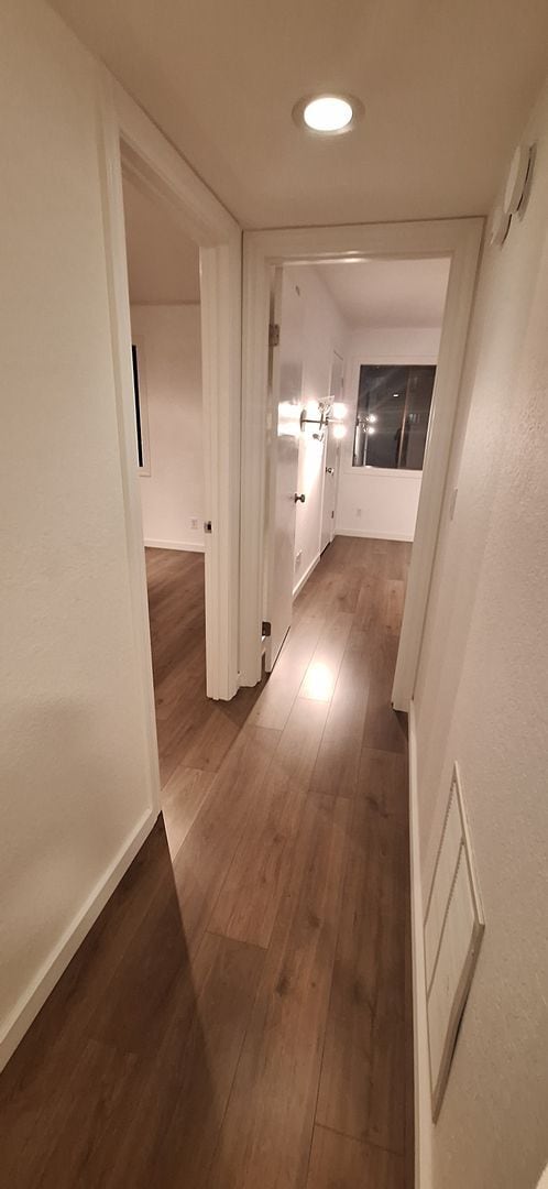 Building Photo - Luxurious 2-Bed, 2-Bath Condo with Spectacular Views and Designer Upgrades in Kirkland!!