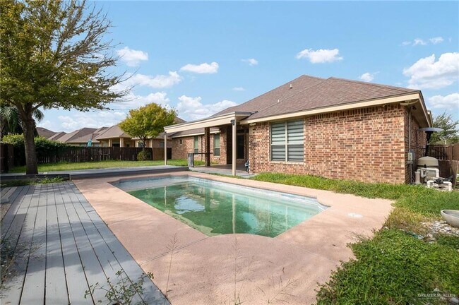 Building Photo - 2505 Grand Canal Dr