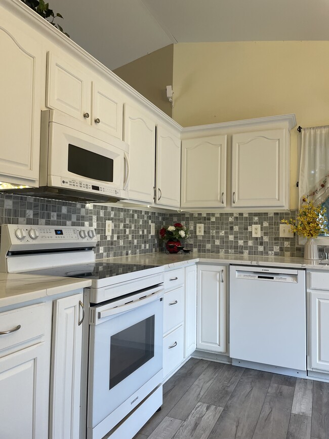 Building Photo - 6128 Jeffers Dr