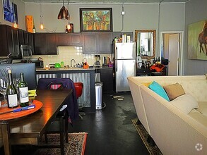 Building Photo - Urban Living- One bedroom/1Bath Flat- Uniq...