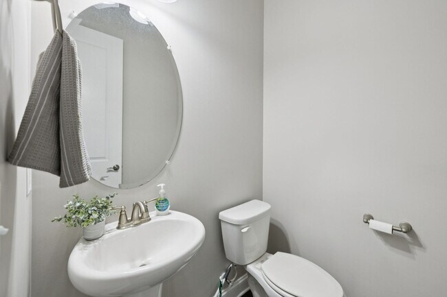 Building Photo - 1719 Biscayne Dr