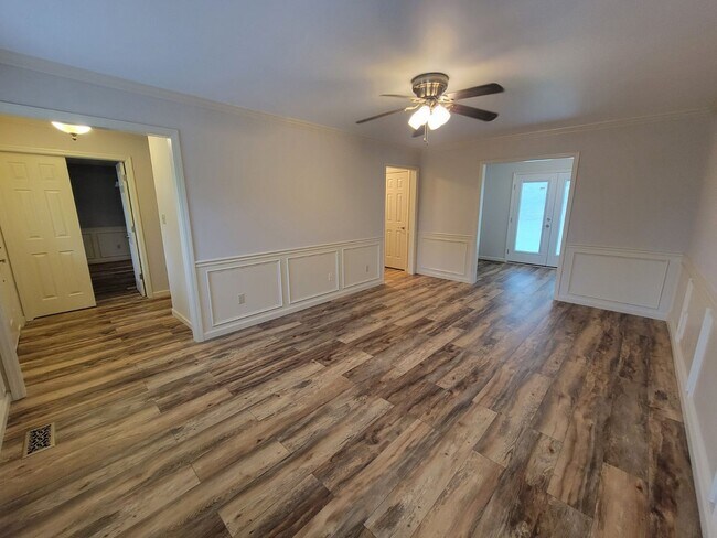 Building Photo - 4517 Crosland Dr