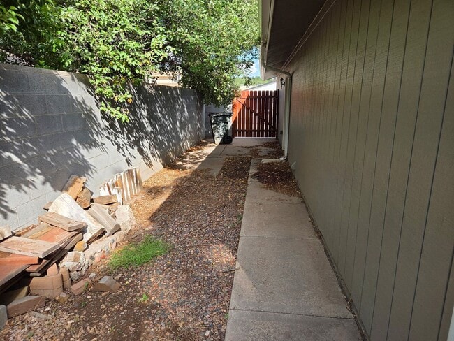 Building Photo - COMING IN SEPTEMBER! East Flagstaff Home w...