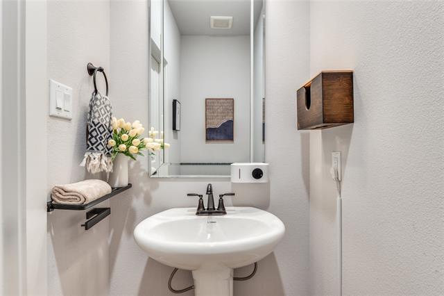 Building Photo - 3691 Rosemont Dr