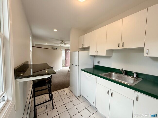 Building Photo - 139 Bradley St