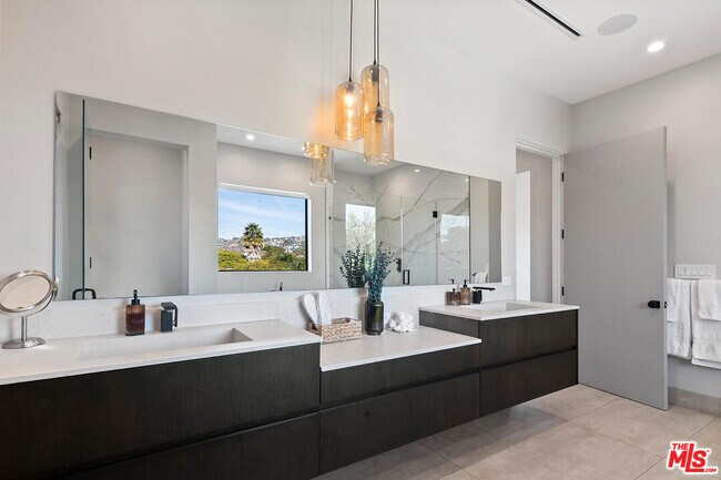 Building Photo - 6347 Maryland Dr