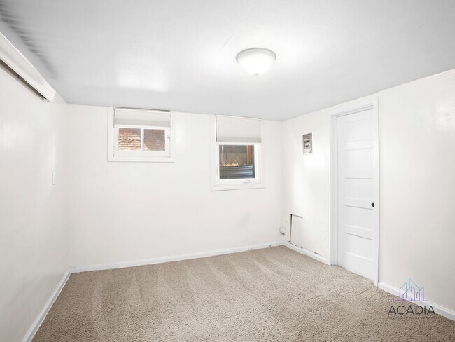 Building Photo - Charming, private basement apartment, enjoy your first month rent-free!