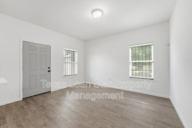 Building Photo - 319 N Carolina St