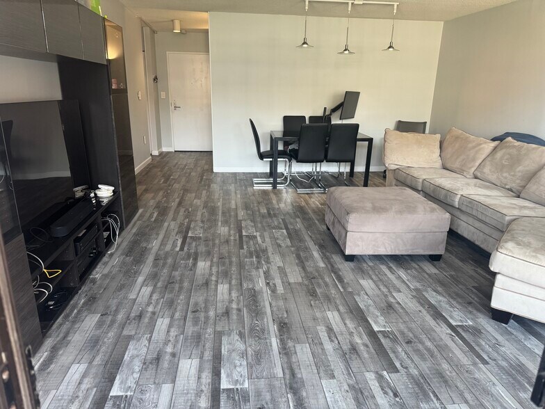 Building Photo - 560 Commonwealth Ave