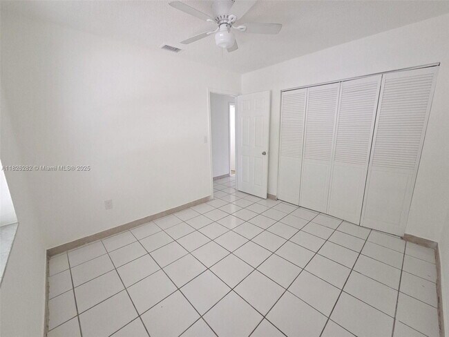 Building Photo - 3913 NW 76th Terrace