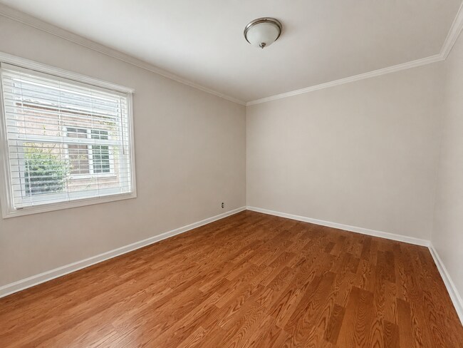 Building Photo - East Long Beach 3 bedroom 2 bath w/ bonus room