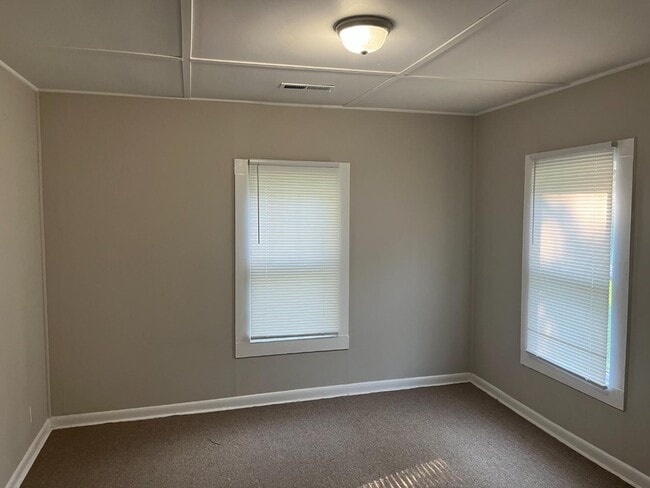 Building Photo - 910 Richardson Ave