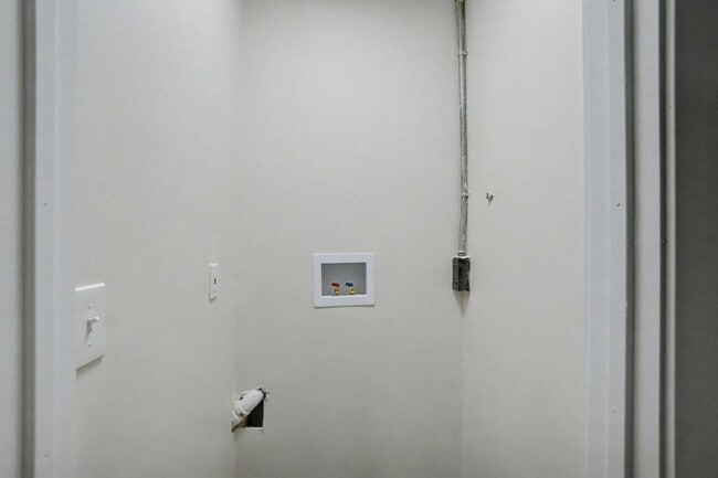 Building Photo - 5713 Mayville Dr