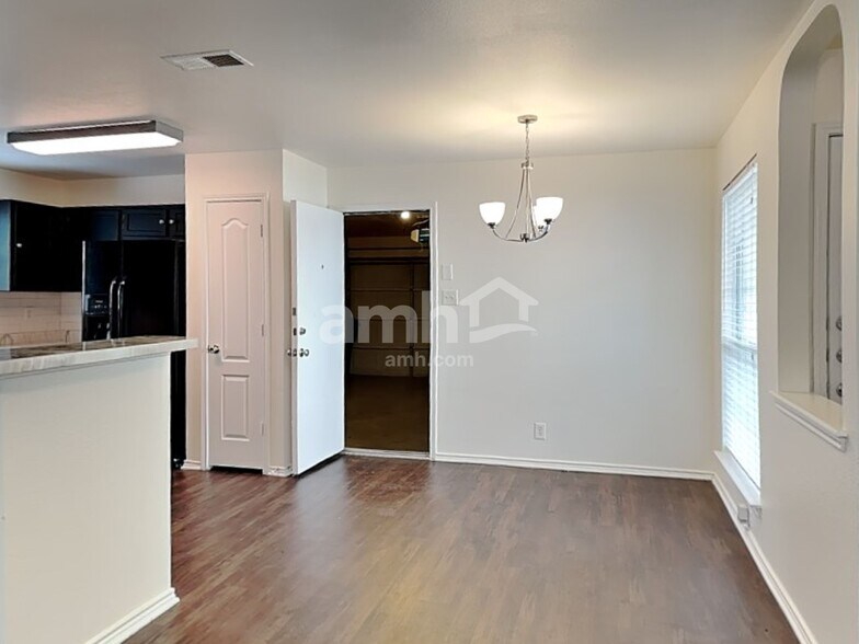 Building Photo - 6702 Sandy Point Dr