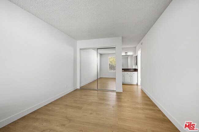 Building Photo - 1352 S Carmelina Ave