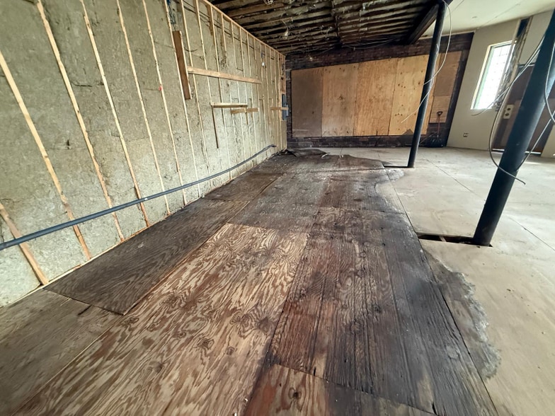 Building Photo - 2394 W 3rd St