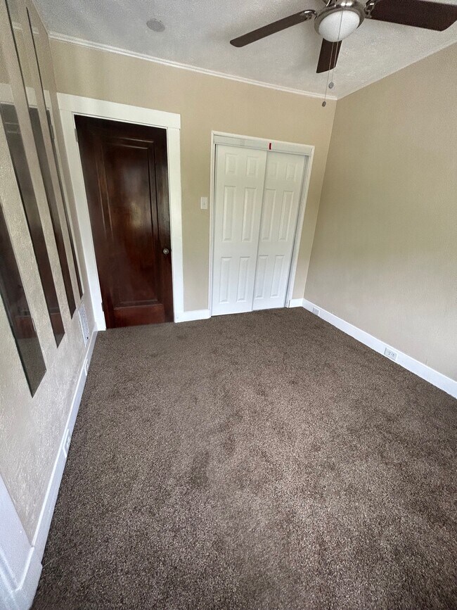 Building Photo - 638 Hazelwood Ave