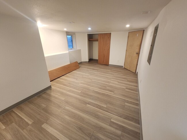 Building Photo - 350 SW State St