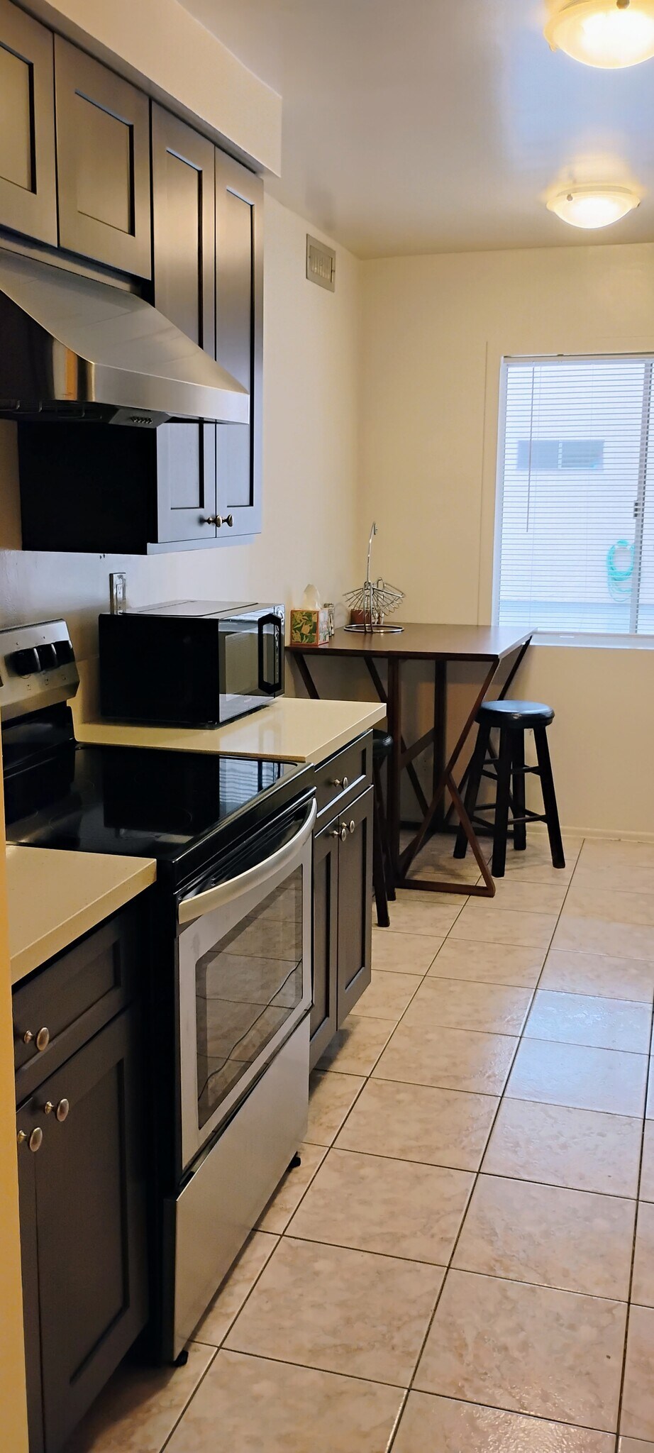 Building Photo - 528 N Jackson St