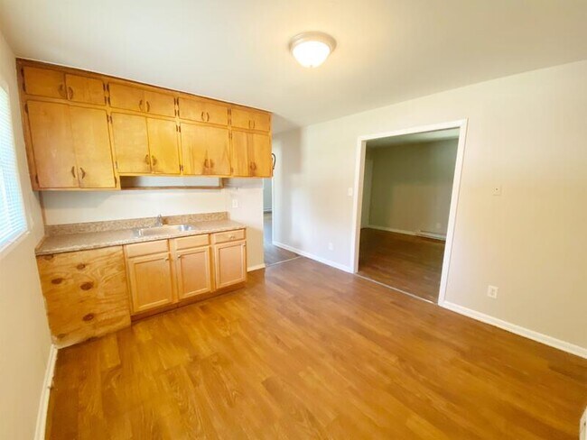 Primary Photo - 819 Dana Pl