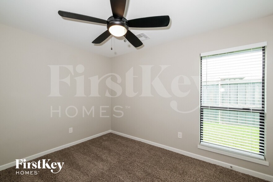 Building Photo - 15940 Aparados Wy