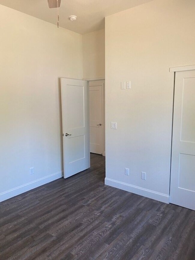 Building Photo - Charming Cottage Style Home!