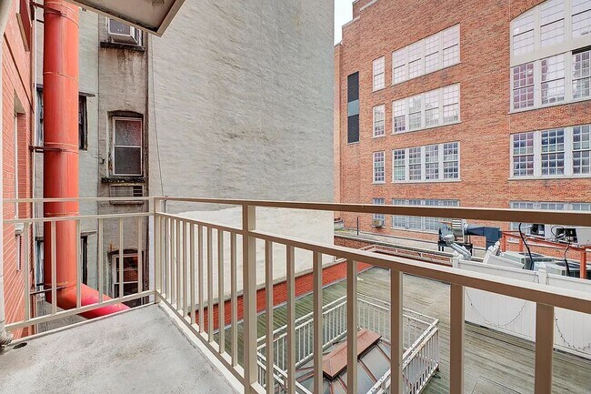 Building Photo - 143 Mulberry Street