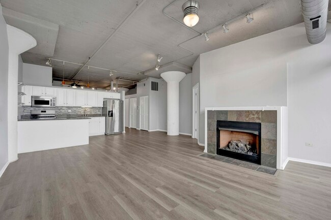 Building Photo - 1525 S SANGAMON St