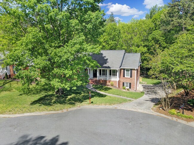 Building Photo - Charming Matthews Home for Rent!