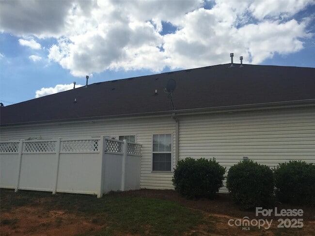 Building Photo - 7167 Somerset Springs Dr