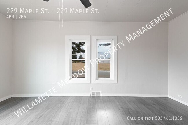 Building Photo - 229 NE Maple St