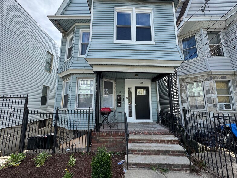 Building Photo - 118 Randolph Ave