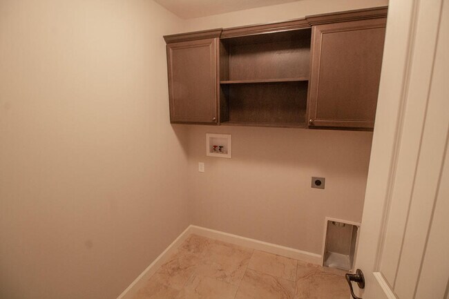 Building Photo - 7410 Oakley Dr