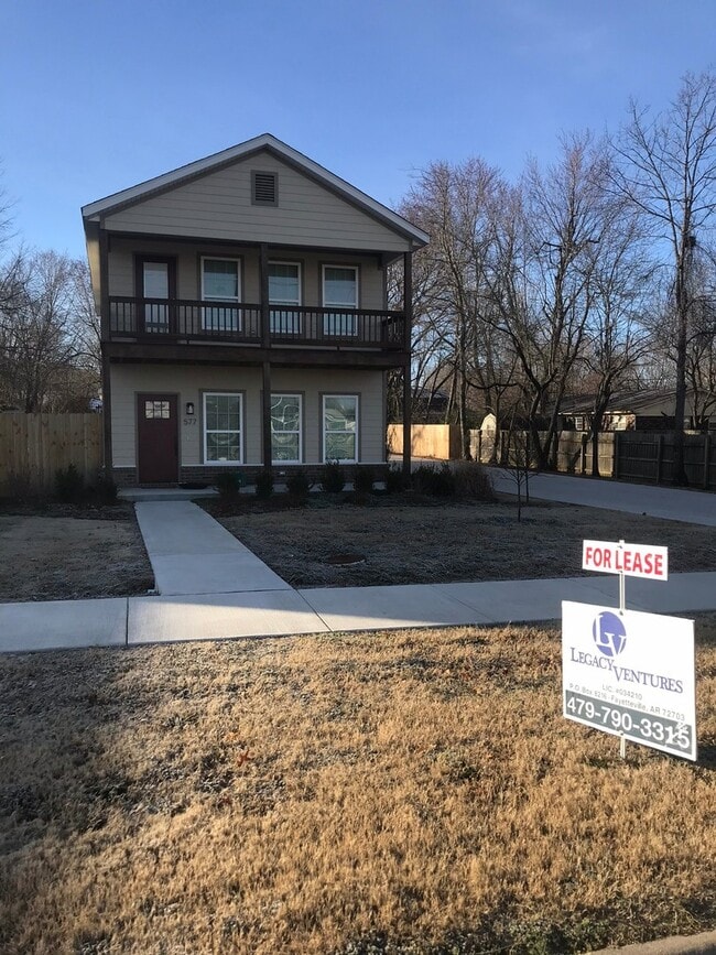 Building Photo - Stunning South Fayetteville Dwelling