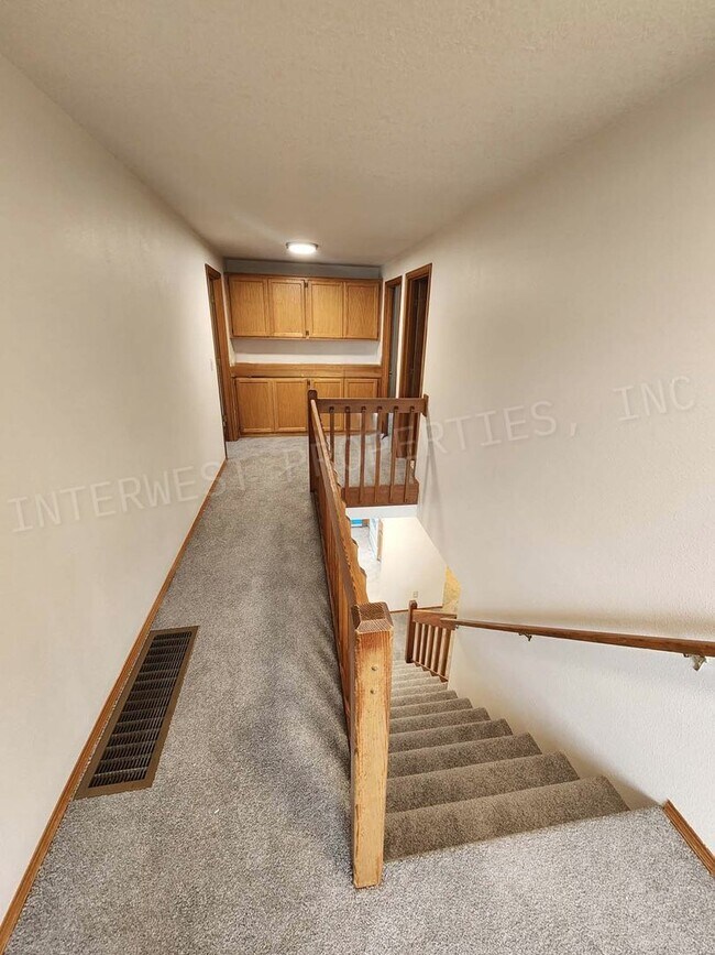 Building Photo - Spacious 4bd 2.5ba Rock Creek Home With 2 ...