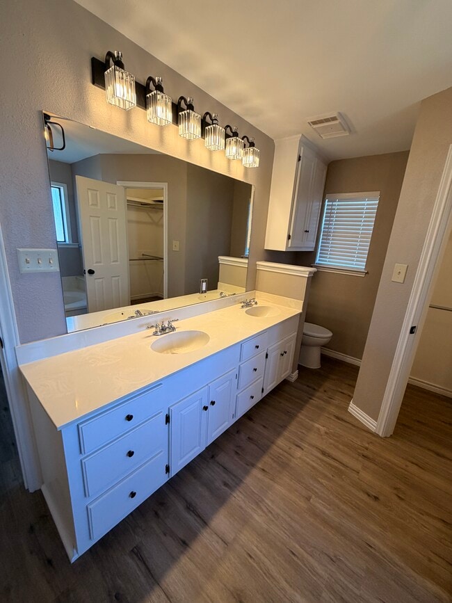 Building Photo - 111 Crestview St