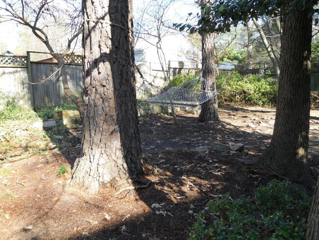 Building Photo - 10040 Stonemill Rd