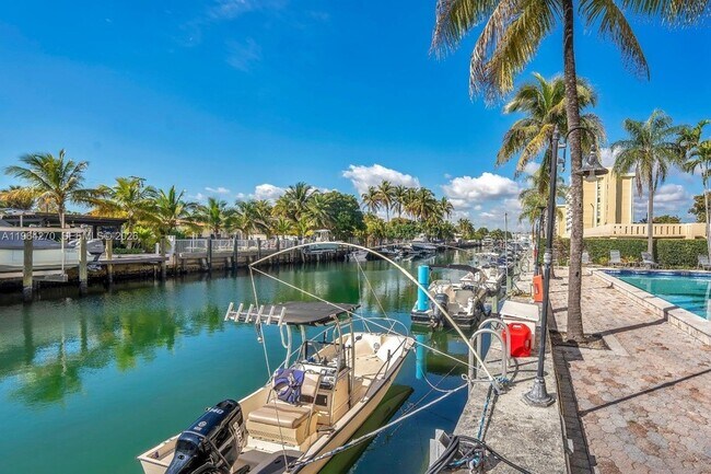 Building Photo - 2350 NE 135th St