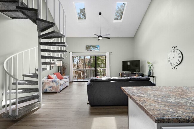 Building Photo - Free Utilities!! Seasonal Rental Available from Sept 10, 2025 through March 31, 2026