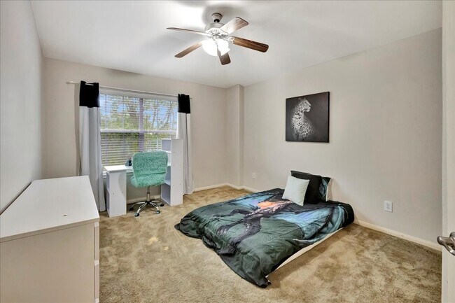 Building Photo - 4026 Bentwood Dr