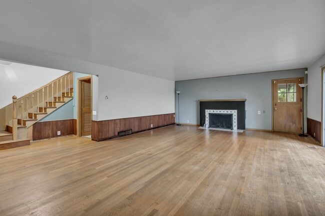 Building Photo - 4 Bed 2.5 Bath available in Kirkland