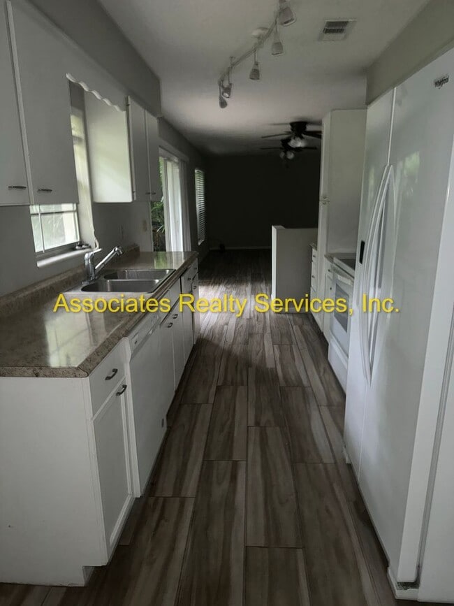 Building Photo - Three bedroom, two bath - 1720 Sq. ft., Acre lot