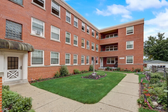 Primary Photo - Becher Apartments