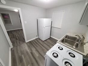 Building Photo - 231 W Follett St