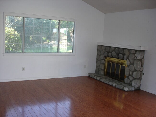 Building Photo - 1838 Coolcrest Way